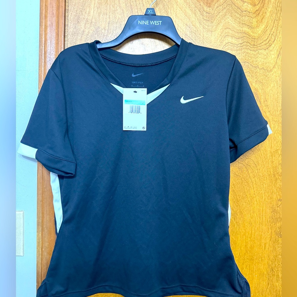 NWT Women’s Nike Lcrose polo tennis shirt Medium